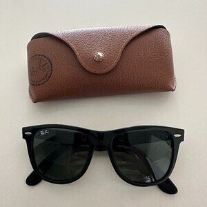 Ray-Ban Wayfarer Sunglasses – Black